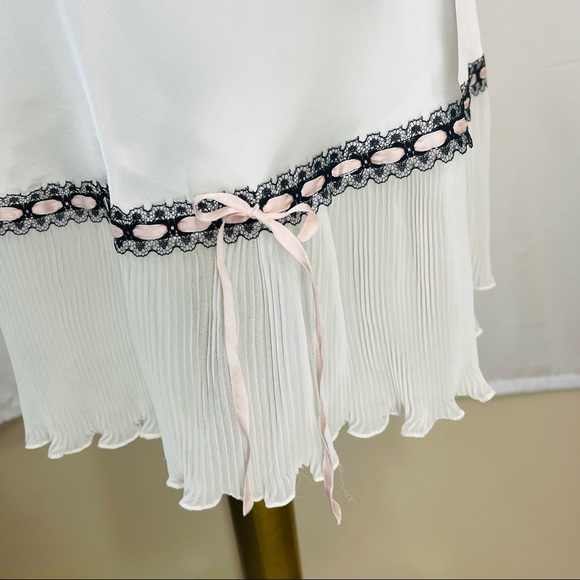 Jonquil “Dominique” ivory pink & black chemise with pleats and lace size M - Picture 5 of 8